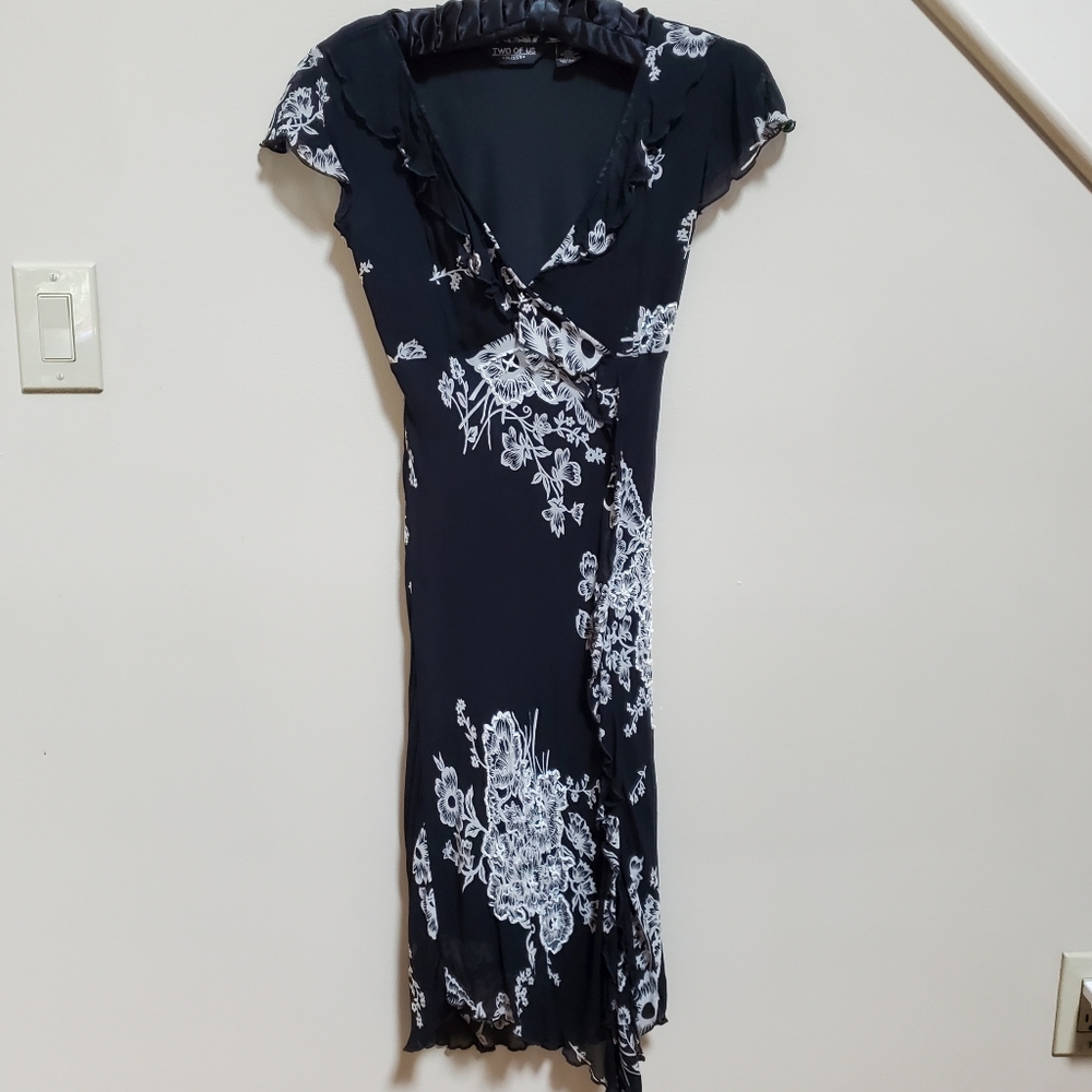 Two of Us Boutique Floral Beeded Flutter Dress Size Small
